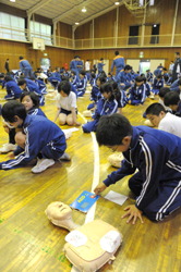 20091007千葉中学.jpg AED講習会風景