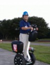 200810sgi_segway01.jpg　ＡＥＤ，消火器搭載のセグウエイ