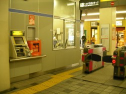 takasimadaira01.jpg　都営三田線　高島平駅　AED設置場所