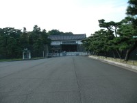 mon003.JPG  皇居坂下門と広場